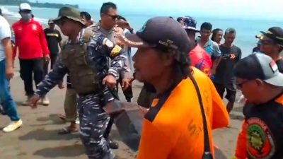 Dua Orang Korban Tenggelam di Pantai Madasari Dievakuasi