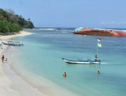 Pantai di Pangandaran Ini Bikin Kamu Lupa Pulang!
