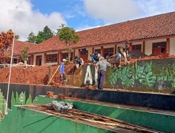 Hujan Deras Tembok Media Center MAN 2 Pangandaran Ambruk