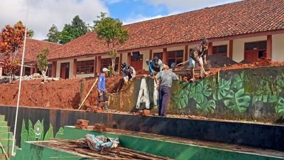 Hujan Deras Tembok Media Center MAN 2 Pangandaran Ambruk