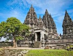 Candi Prambanan: Mahakarya Hindu yang Megah di Jantung Jawa