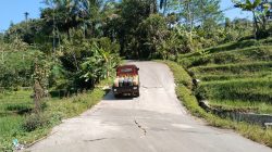 Pengguna Jalan Keluhkan Retakan di Jalan Raya Cibatu-Gunung Kelir Pangandaran