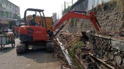 Cegah Banjir dan Kumuh, Pemkab Bogor Normalisasi Saluran dan Tertibkan Bangunan Liar di Cisarua