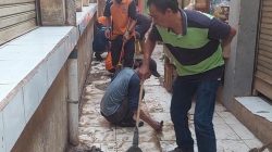 Dinas UMKM dan Pedagang Gelar Aksi Bersih-Bersih Pasar Banjar