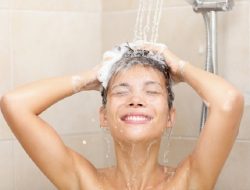 Benarkah Keramas Setiap Hari Baik untuk Rambut? Simak Fakta dan Dampaknya