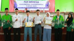 Siswa Berprestasi MAN 2 Pangandaran Terima Penghargaan dan Uang Pembinaan