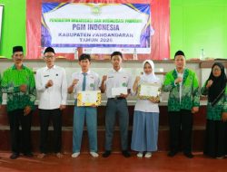 Siswa Berprestasi MAN 2 Pangandaran Terima Penghargaan dan Uang Pembinaan
